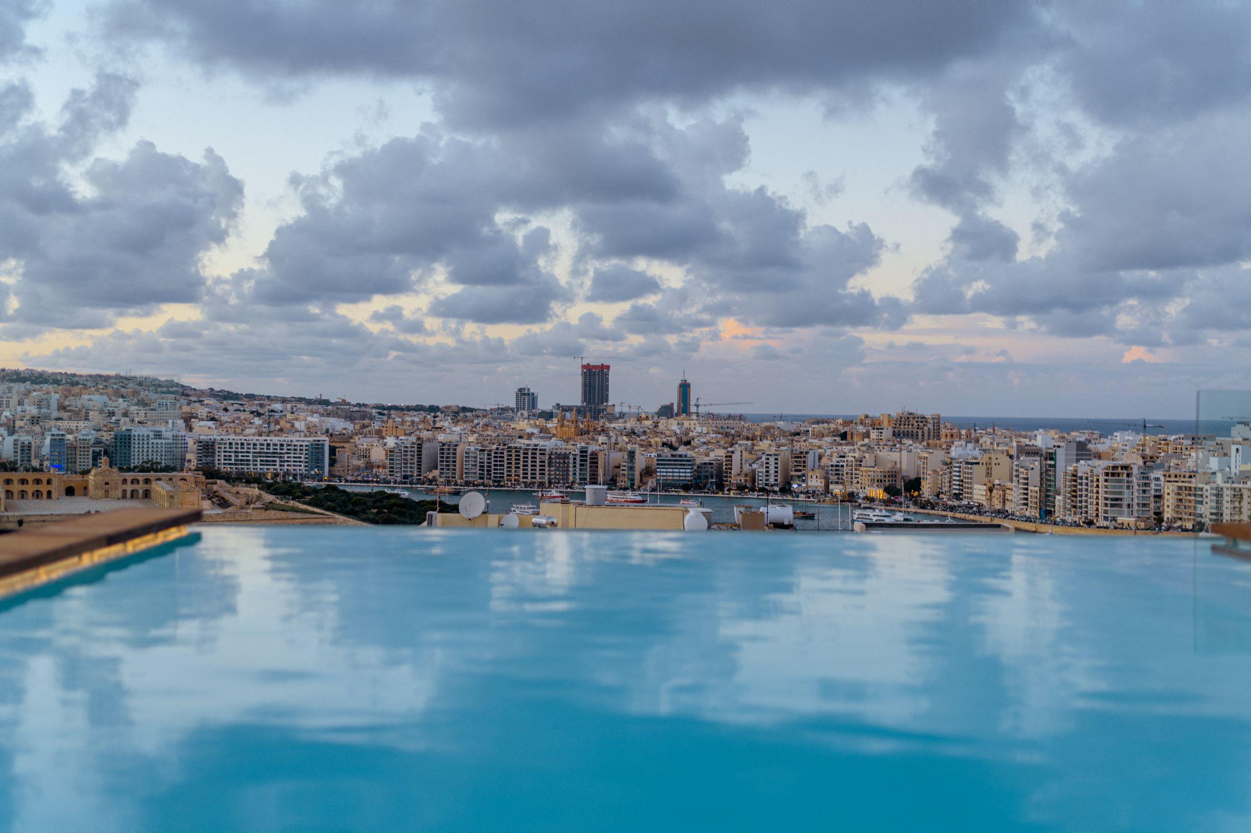 The Embassy Valletta Hotel Bagian luar foto